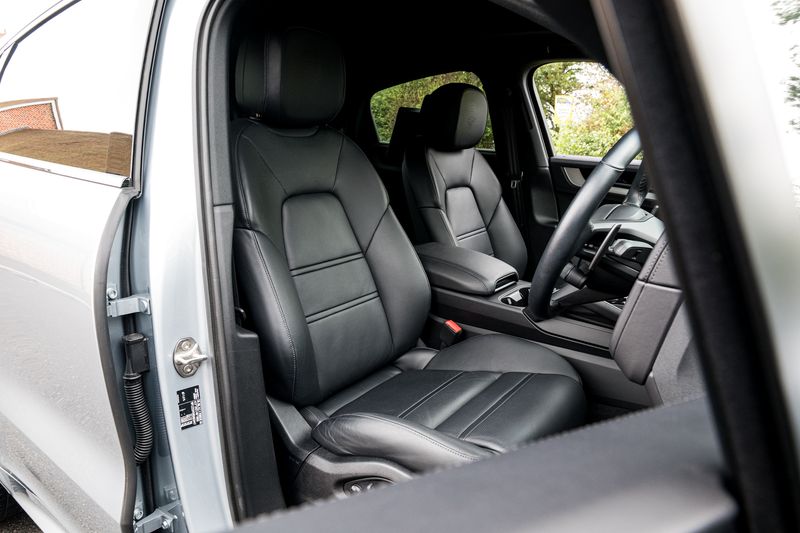 Porsche Cayenne 3.0 V6 E-Hybrid Coupe Plug-in Hybrid (25.9kWh) Tiptronic S 4WD