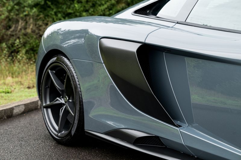 McLaren 675LT 3.8T V8 SSG Coupe