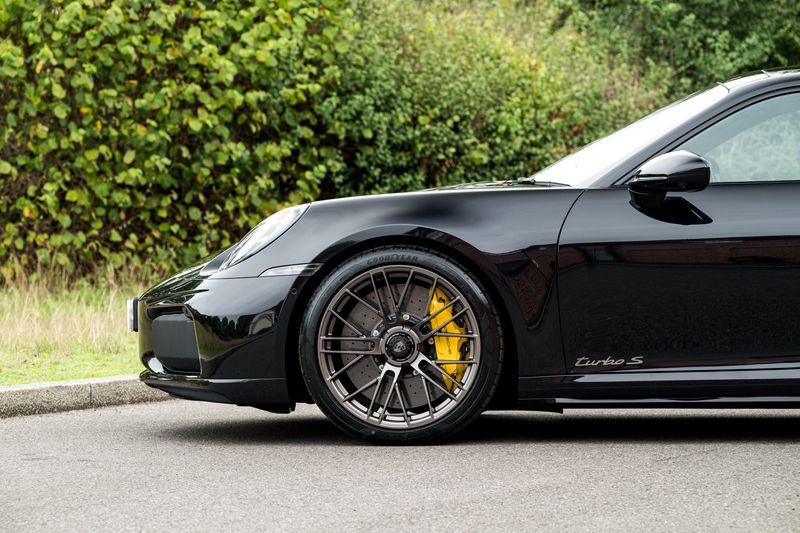 Porsche 911 (992.2) 3.6 T-Hybrid Turbo S PDK 4WD