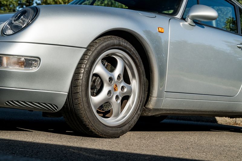 Porsche 911 (993) 3.6 Carrera 2 Coupe (Manual)