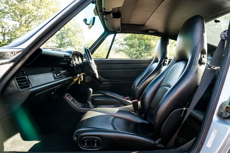Porsche 911 (993) 3.6 Carrera 2 Coupe (Manual)