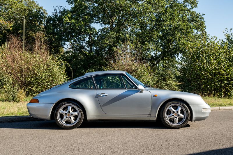 Porsche 911 (993) 3.6 Carrera 2 Coupe (Manual)