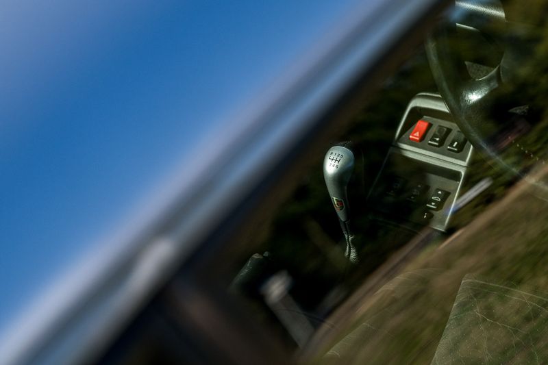 Porsche 911 (993) 3.6 Carrera 2 Coupe (Manual)