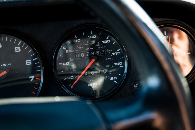 Porsche 911 (993) 3.6 Carrera 2 Coupe (Manual)