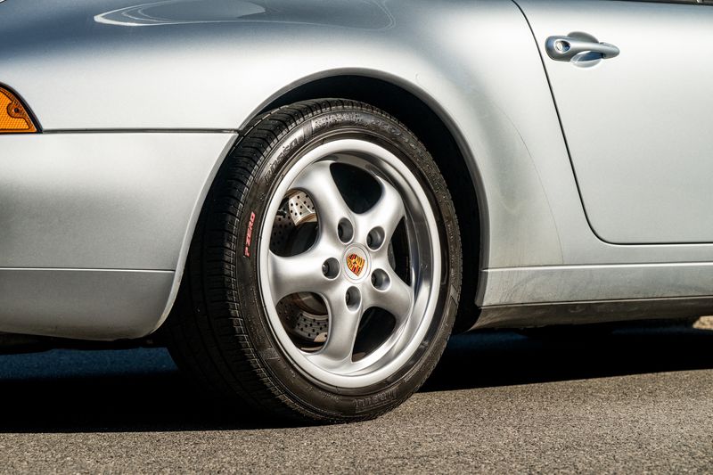 Porsche 911 (993) 3.6 Carrera 2 Coupe (Manual)