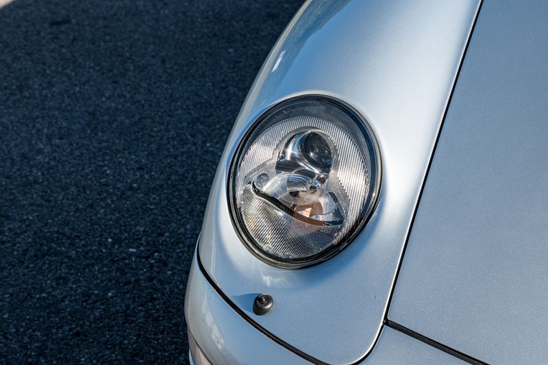 Porsche 911 (993) 3.6 Carrera 2 Coupe (Manual)