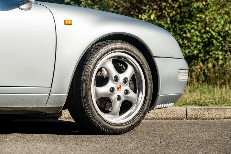 Porsche 911 (993) 3.6 Carrera 2 Coupe (Manual)