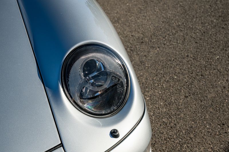 Porsche 911 (993) 3.6 Carrera 2 Coupe (Manual)
