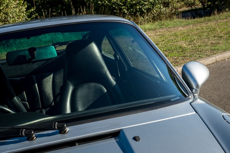 Porsche 911 (993) 3.6 Carrera 2 Coupe (Manual)