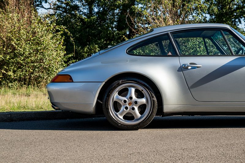 Porsche 911 (993) 3.6 Carrera 2 Coupe (Manual)