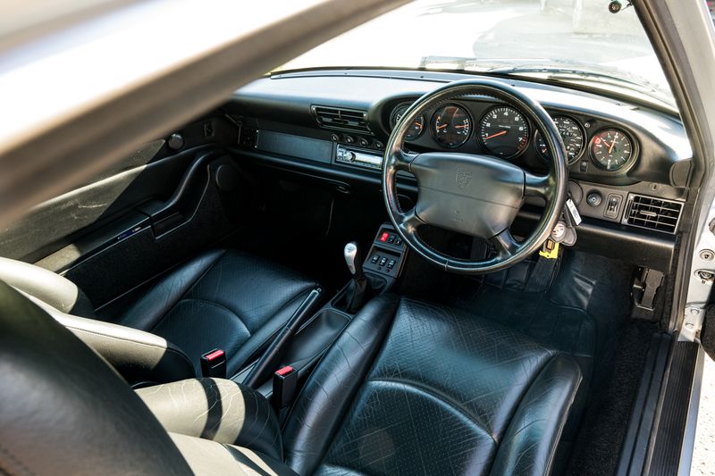 Porsche 911 (993) 3.6 Carrera 2 Coupe (Manual)