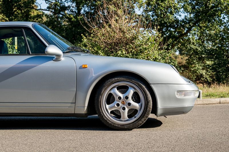 Porsche 911 (993) 3.6 Carrera 2 Coupe (Manual)