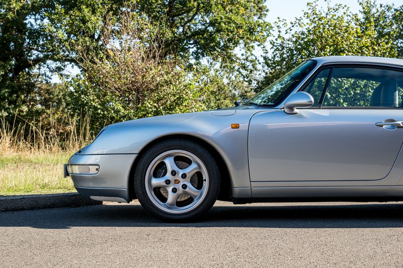 Porsche 911 (993) 3.6 Carrera 2 Coupe (Manual)
