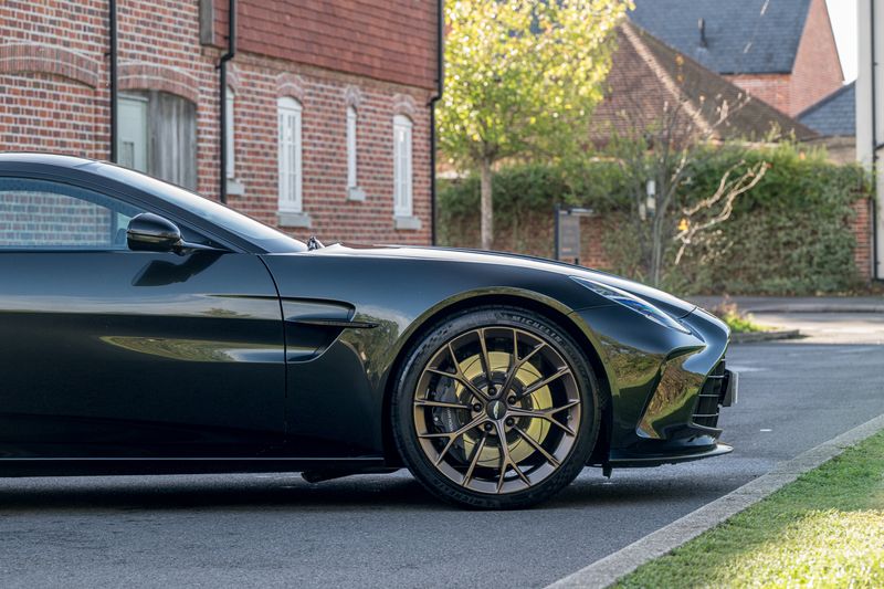 Aston Martin Vantage Coupe