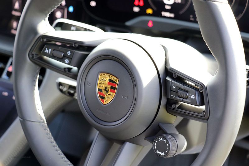 Porsche Taycan 4S VAT Qualifying