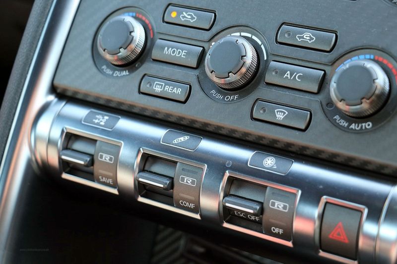 Nissan GT-R V6 Recaro Black Edition