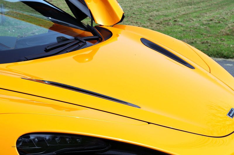 McLaren 720S Performance